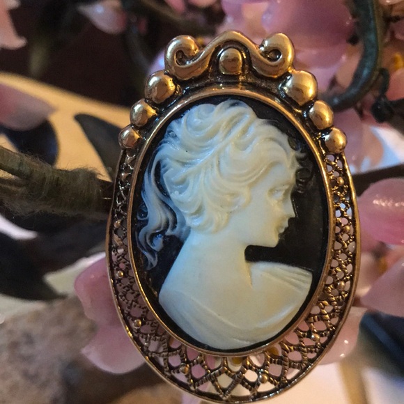 Vintage Jewelry - Vintage 10k over silver cameo brooch